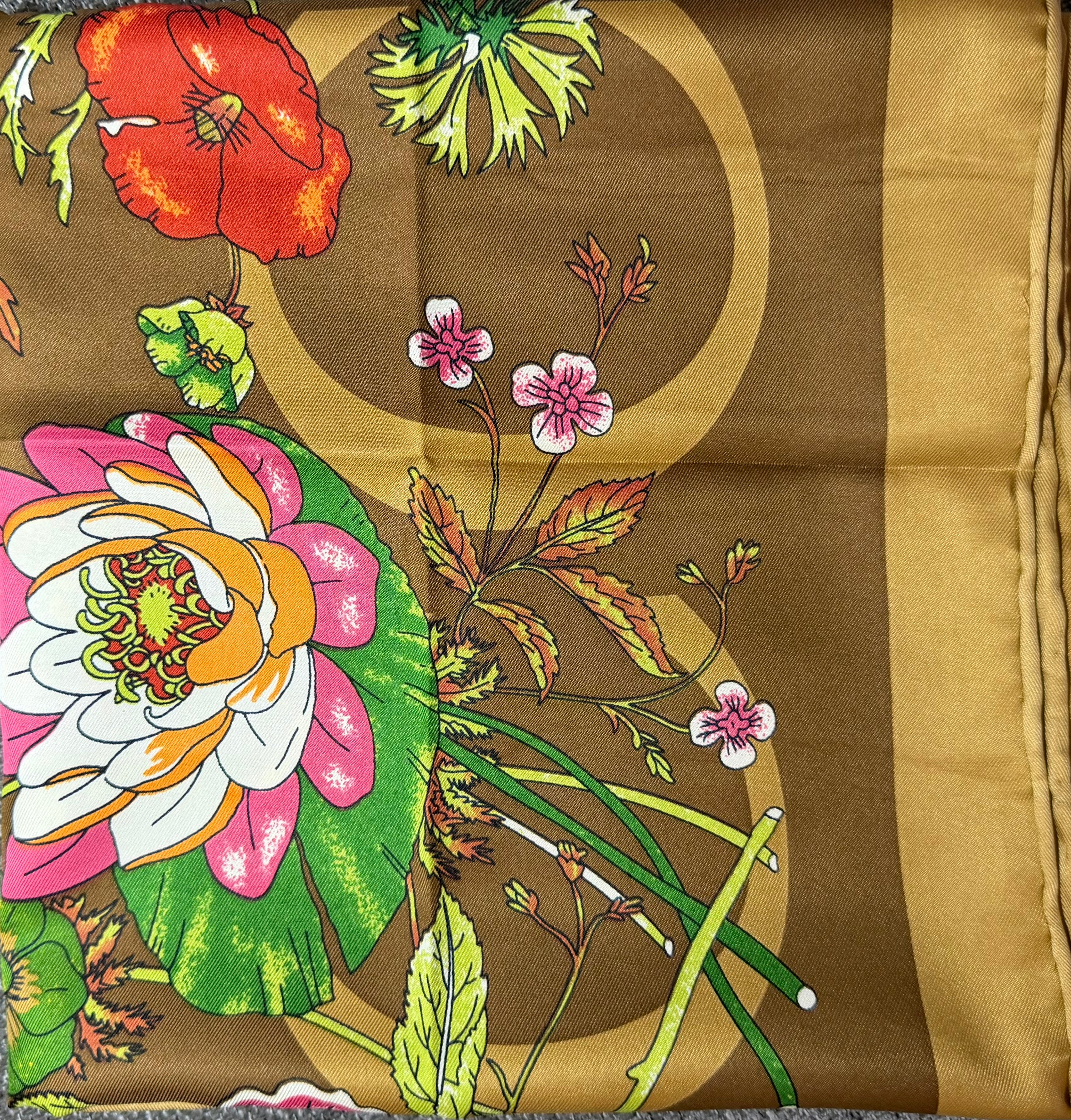 GUC. replica satin floral square (brown)