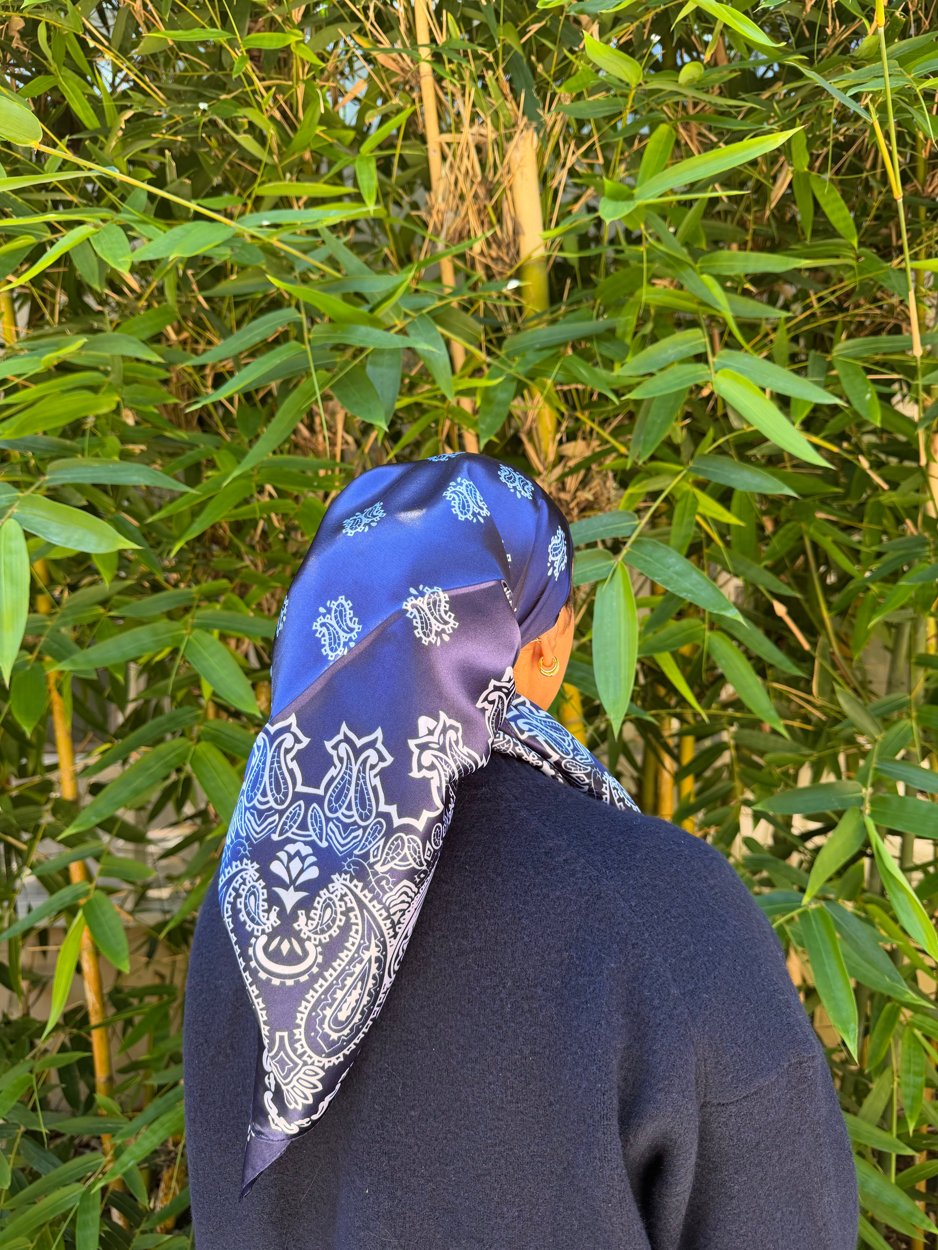 Bandana Design Navy satin headscarf